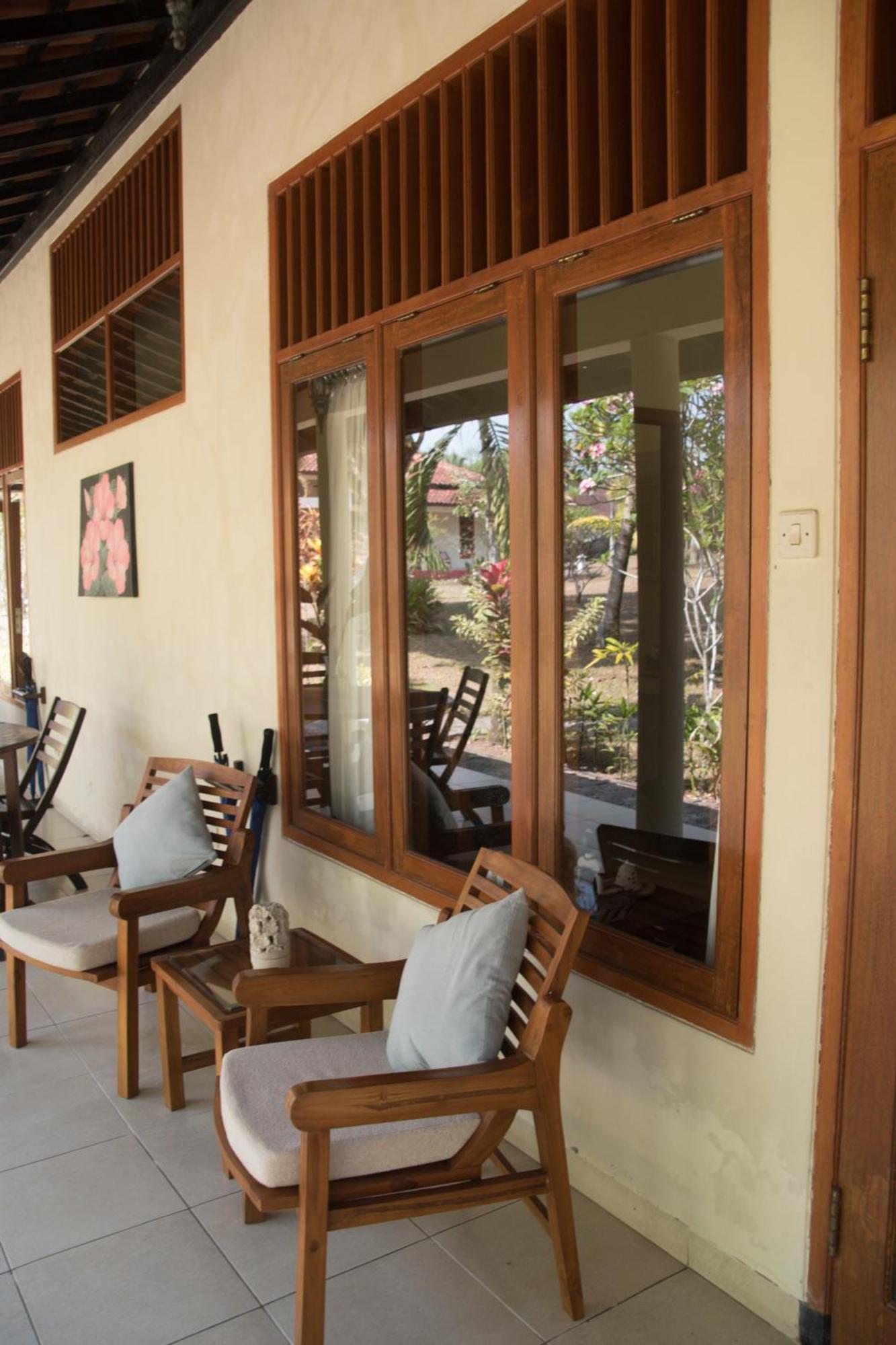 Guesthouse Rumah Senang Kalibaru Exterior photo
