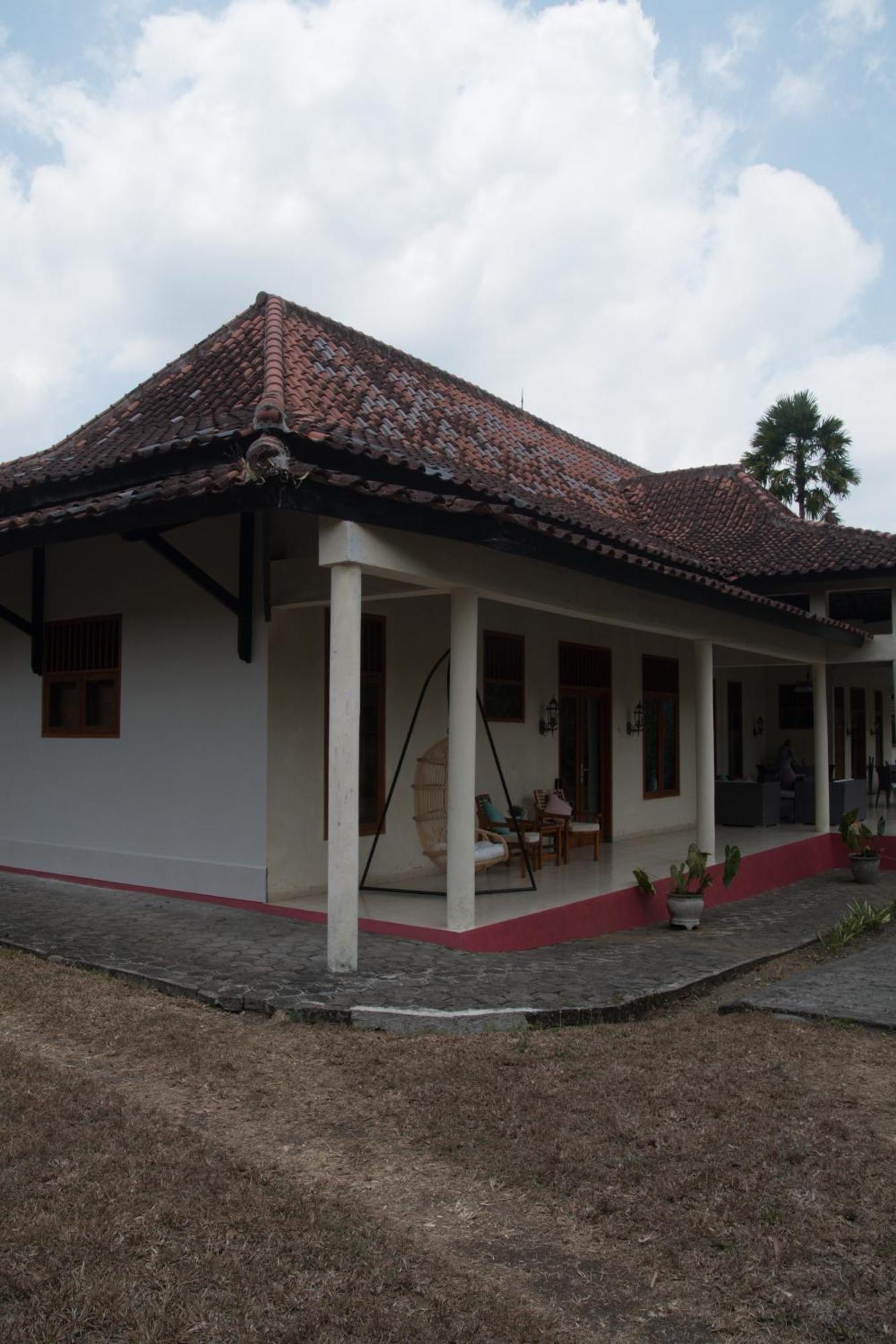 Guesthouse Rumah Senang Kalibaru Exterior photo