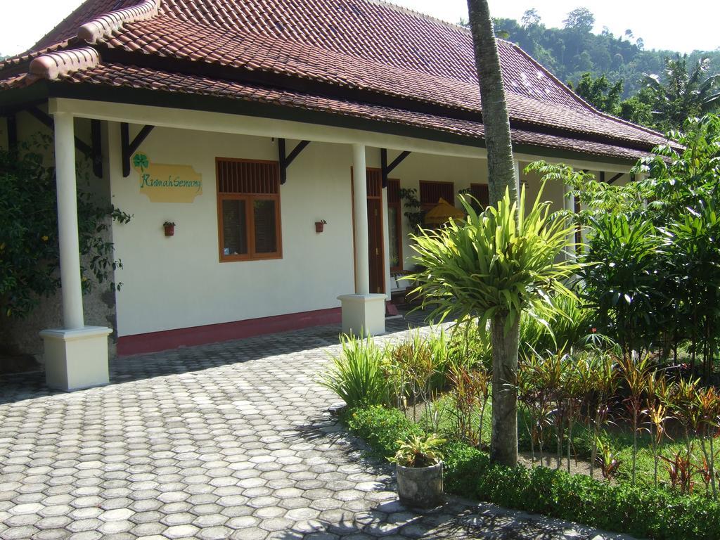 Guesthouse Rumah Senang Kalibaru Exterior photo