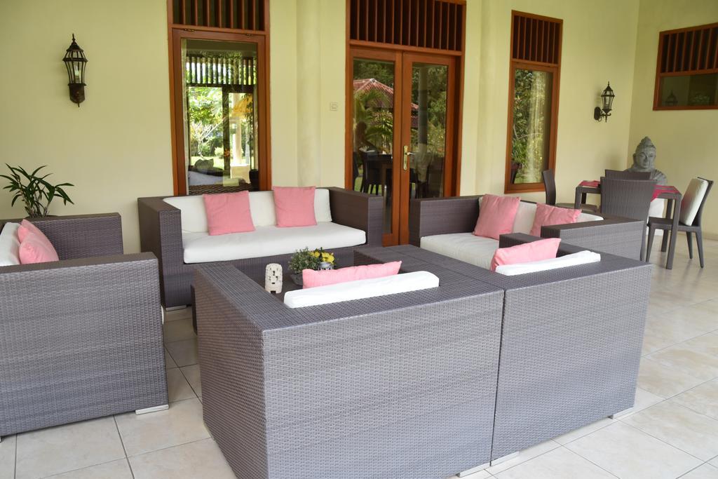 Guesthouse Rumah Senang Kalibaru Exterior photo